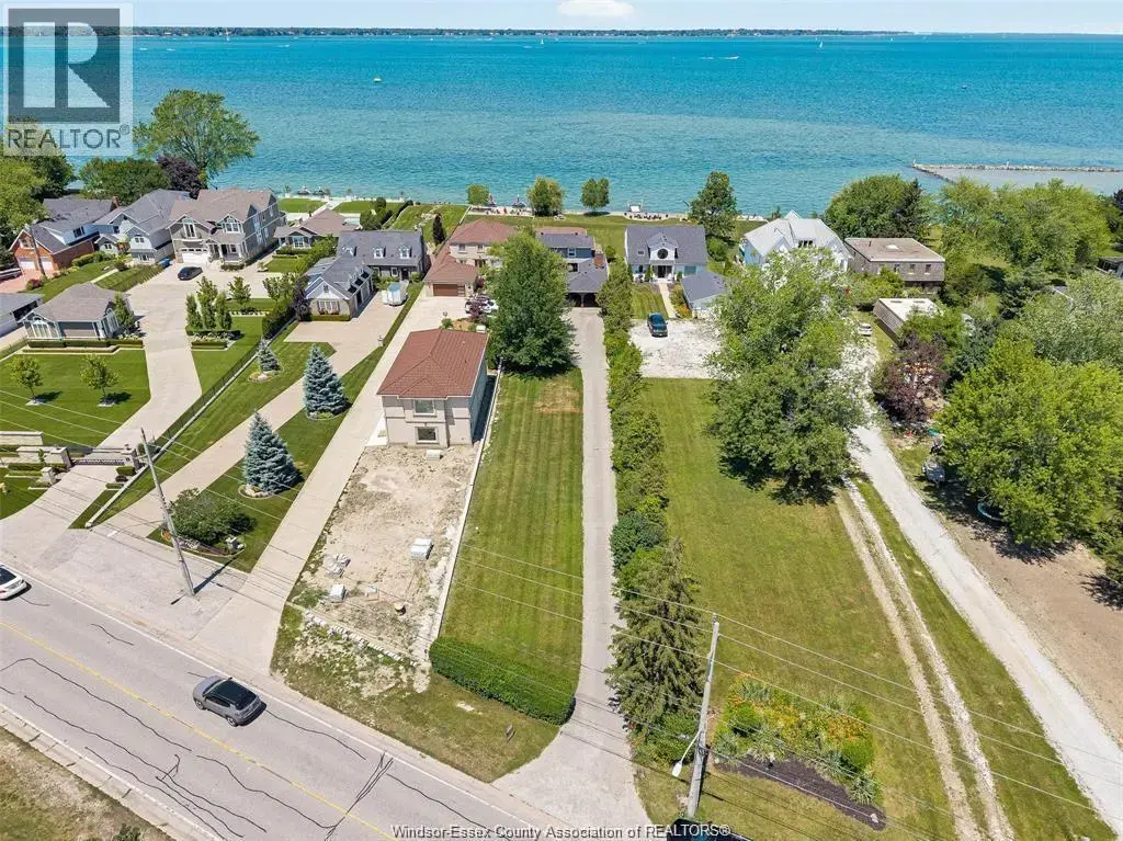 11830 Riverside Drive East, Windsor